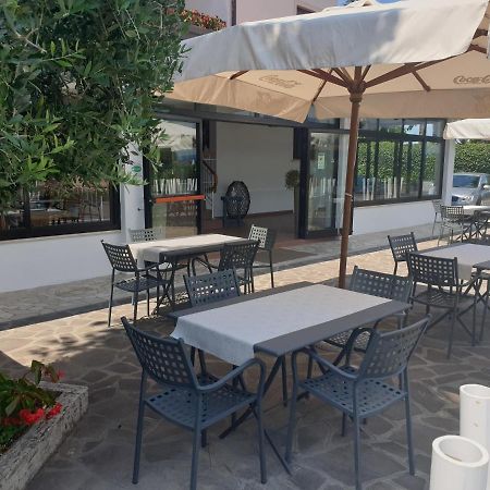 פסקיארה דל גארדה Hotel La Favorita מראה חיצוני תמונה