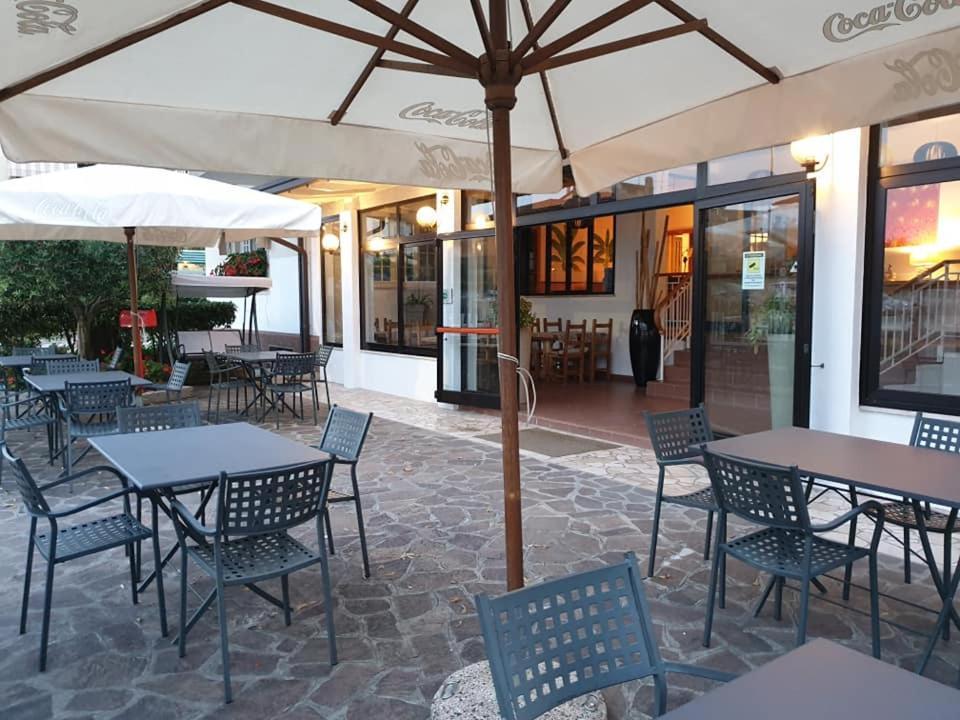 פסקיארה דל גארדה Hotel La Favorita מראה חיצוני תמונה