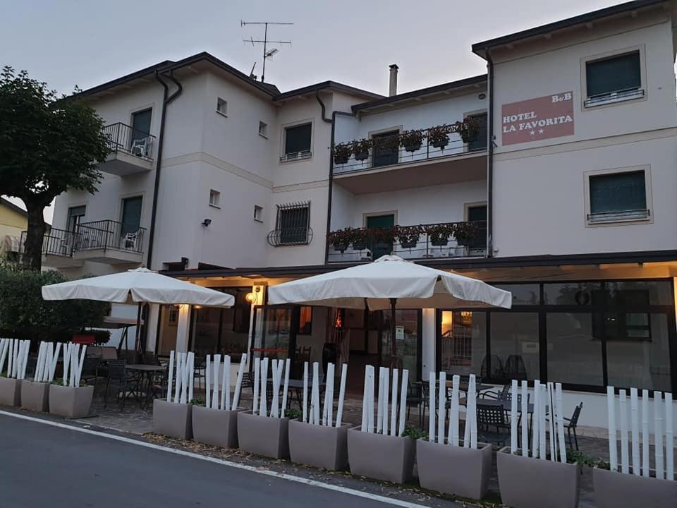פסקיארה דל גארדה Hotel La Favorita מראה חיצוני תמונה
