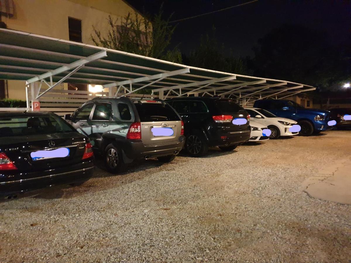 פסקיארה דל גארדה Hotel La Favorita מראה חיצוני תמונה