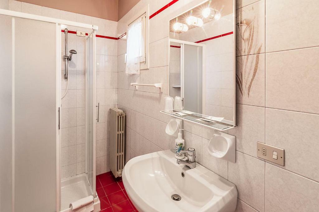 פסקיארה דל גארדה Hotel La Favorita מראה חיצוני תמונה